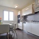 شقة 